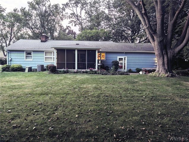 8325 Vernon Circle, Clarence, NY 14221