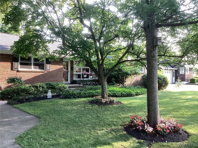 8325 Vernon Circle, Clarence, NY 14221