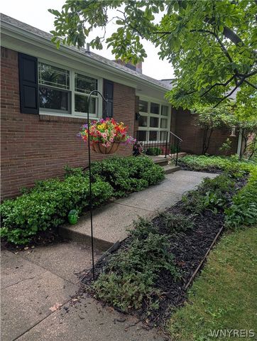 8325 Vernon Circle, Clarence, NY 14221