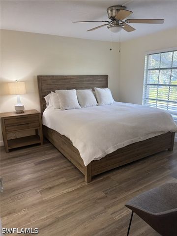 1900 Alamanda DR 202, Naples, FL 34102