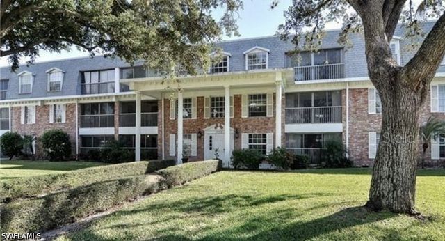 1900 Alamanda DR 202, Naples, FL 34102