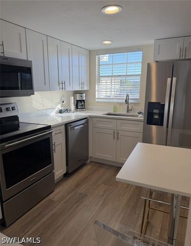 1900 Alamanda DR 202, Naples, FL 34102