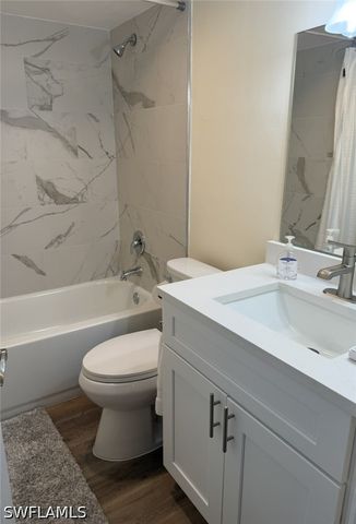 1900 Alamanda DR 202, Naples, FL 34102