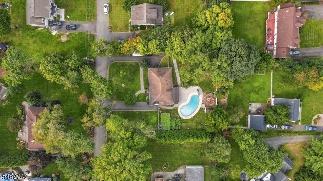17 Harrison Ave, Long Hill Twp., NJ 07933