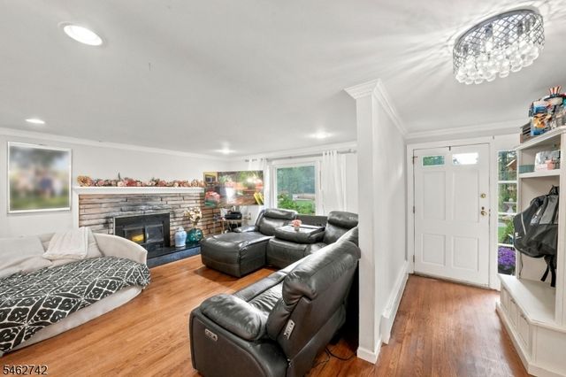 17 Harrison Ave, Long Hill Twp., NJ 07933