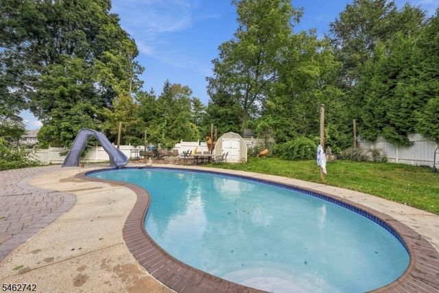 17 Harrison Ave, Long Hill Twp., NJ 07933