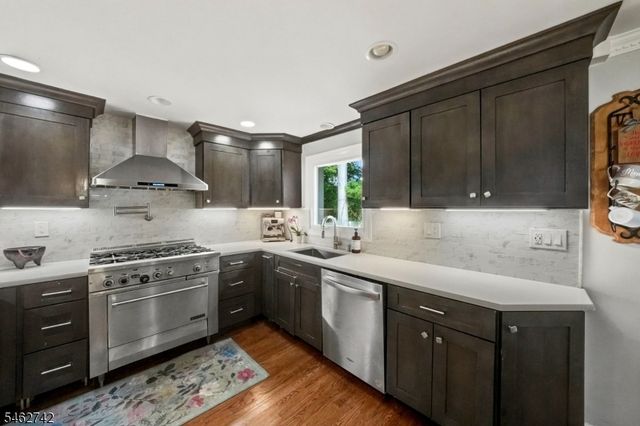 17 Harrison Ave, Long Hill Twp., NJ 07933