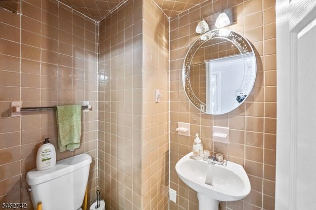 17 Harrison Ave, Long Hill Twp., NJ 07933