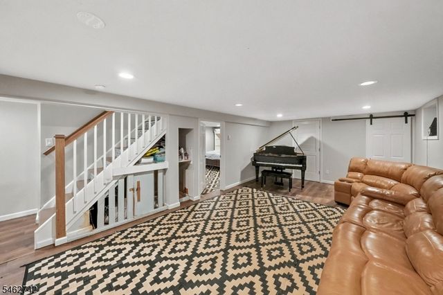 17 Harrison Ave, Long Hill Twp., NJ 07933