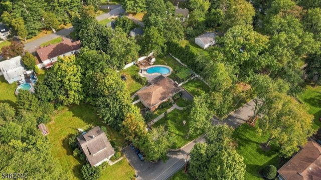 17 Harrison Ave, Long Hill Twp., NJ 07933