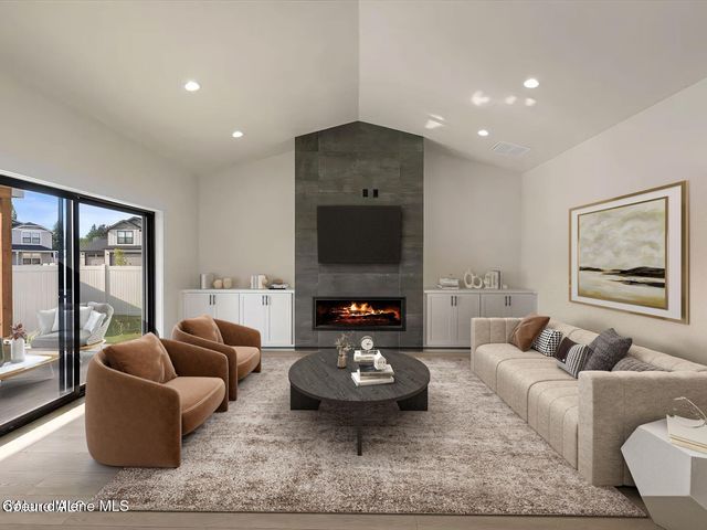 9345 N Secretariat Ln, Hayden, ID 83835