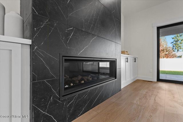 9345 N Secretariat Ln, Hayden, ID 83835