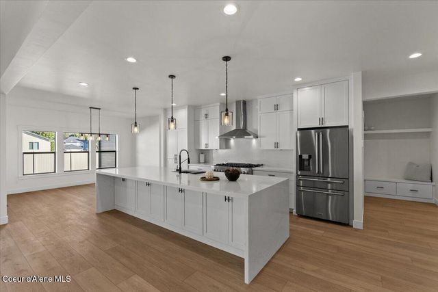 9345 N Secretariat Ln, Hayden, ID 83835