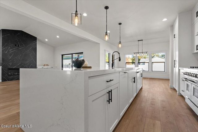 9345 N Secretariat Ln, Hayden, ID 83835