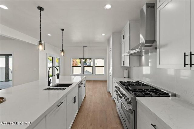 9345 N Secretariat Ln, Hayden, ID 83835