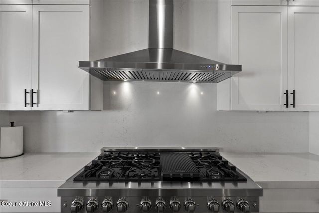 9345 N Secretariat Ln, Hayden, ID 83835