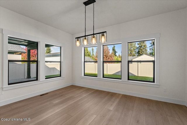 9345 N Secretariat Ln, Hayden, ID 83835