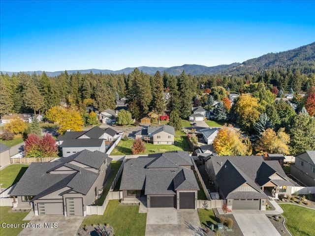 9345 N Secretariat Ln, Hayden, ID 83835