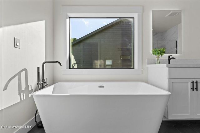 9345 N Secretariat Ln, Hayden, ID 83835