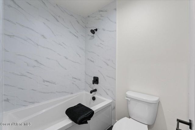 9345 N Secretariat Ln, Hayden, ID 83835