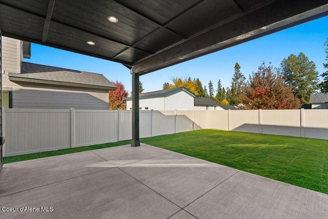 9345 N Secretariat Ln, Hayden, ID 83835