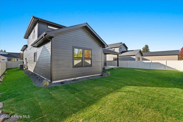 9345 N Secretariat Ln, Hayden, ID 83835