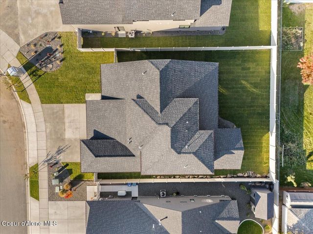 9345 N Secretariat Ln, Hayden, ID 83835