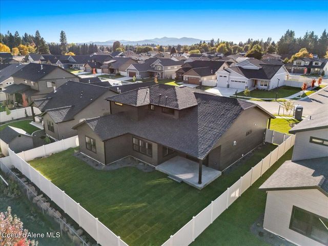 9345 N Secretariat Ln, Hayden, ID 83835