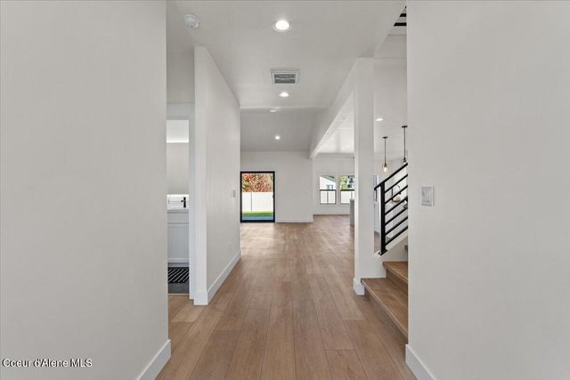 9345 N Secretariat Ln, Hayden, ID 83835