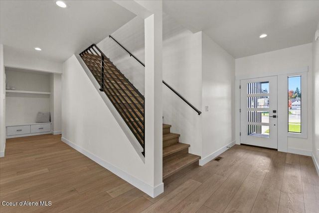 9345 N Secretariat Ln, Hayden, ID 83835