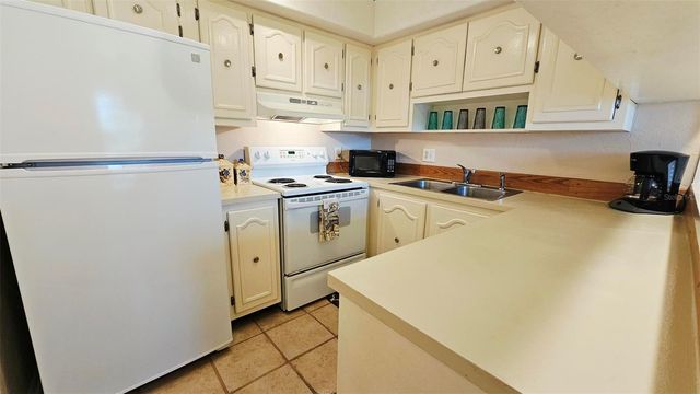 3586 CAPEHAZE DRIVE B4, Rotonda West, FL 33947