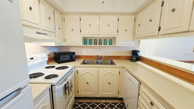 3586 CAPEHAZE DRIVE B4, Rotonda West, FL 33947