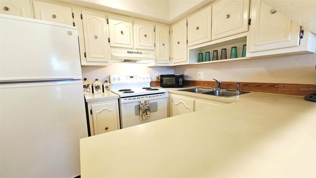 3586 CAPEHAZE DRIVE B4, Rotonda West, FL 33947