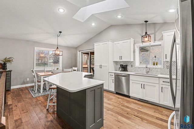 3805 S Bedford Ave Avenue, Sioux Falls, SD 57103