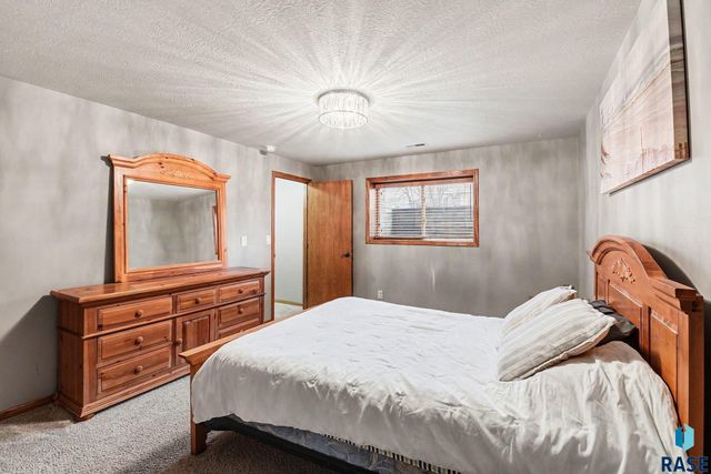 3805 S Bedford Ave Avenue, Sioux Falls, SD 57103