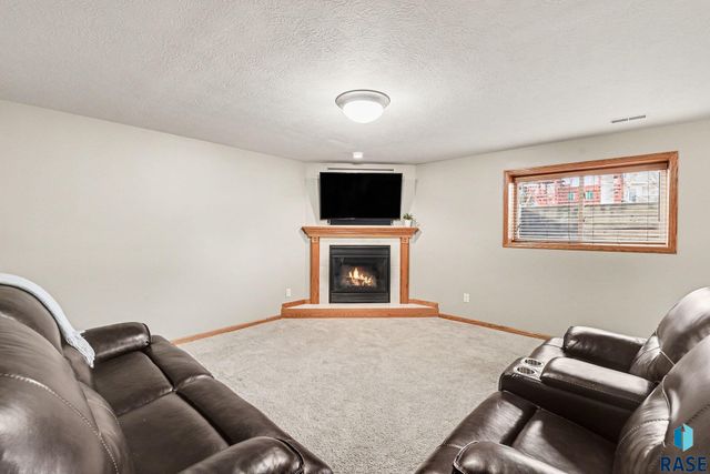 3805 S Bedford Ave Avenue, Sioux Falls, SD 57103