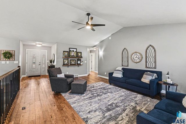 3805 S Bedford Ave Avenue, Sioux Falls, SD 57103