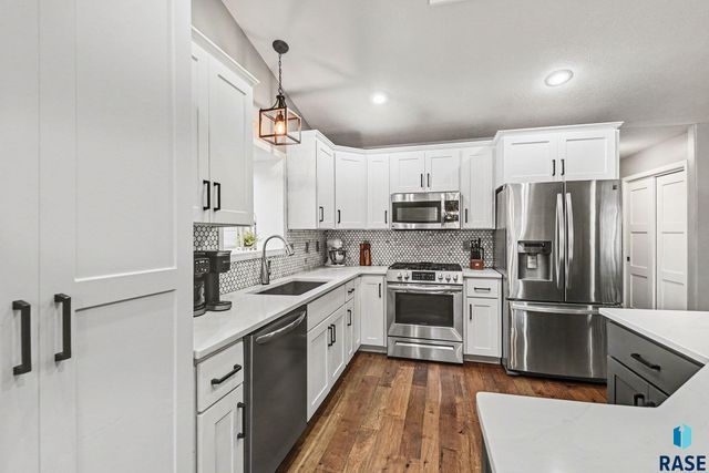 3805 S Bedford Ave Avenue, Sioux Falls, SD 57103