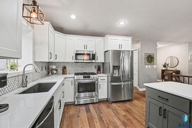 3805 S Bedford Ave Avenue, Sioux Falls, SD 57103