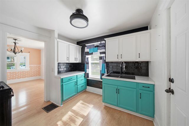 1516 Plymouth Street, Jackson, MI 49203
