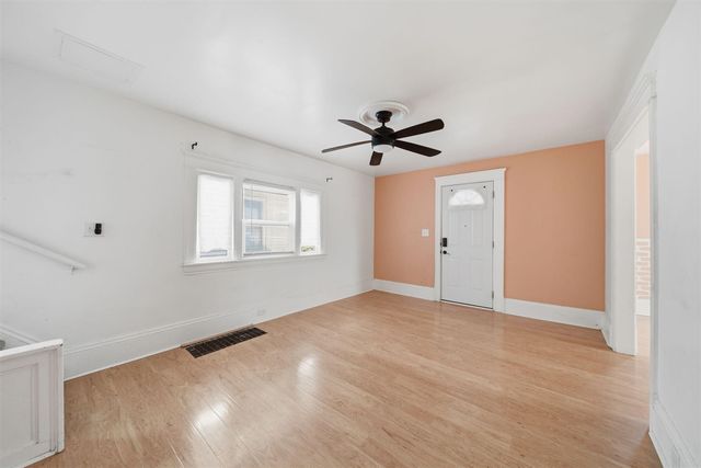1516 Plymouth Street, Jackson, MI 49203