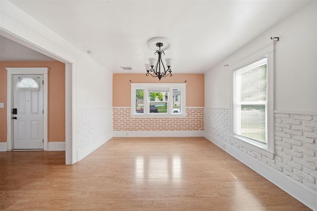 1516 Plymouth Street, Jackson, MI 49203