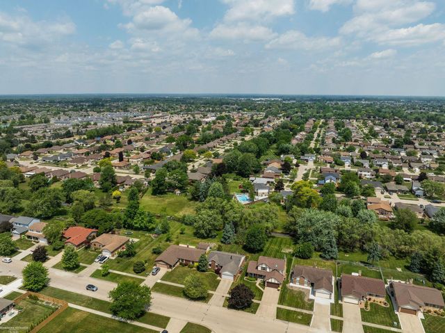 15589 Winter Park Drive, Macomb Twp, MI 48044