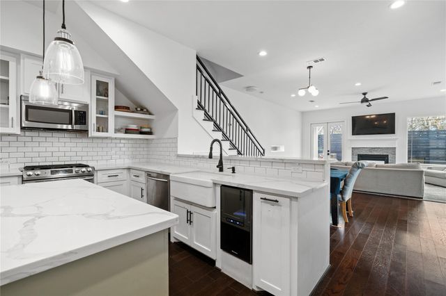 120 E 32nd Street A, Houston, TX 77018