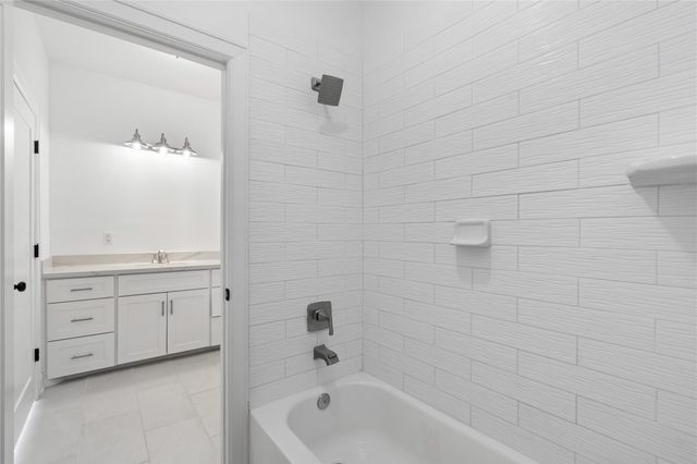 120 E 32nd Street A, Houston, TX 77018