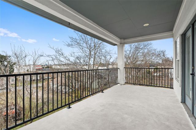 120 E 32nd Street A, Houston, TX 77018