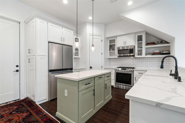 120 E 32nd Street A, Houston, TX 77018