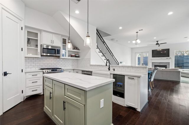 120 E 32nd Street A, Houston, TX 77018