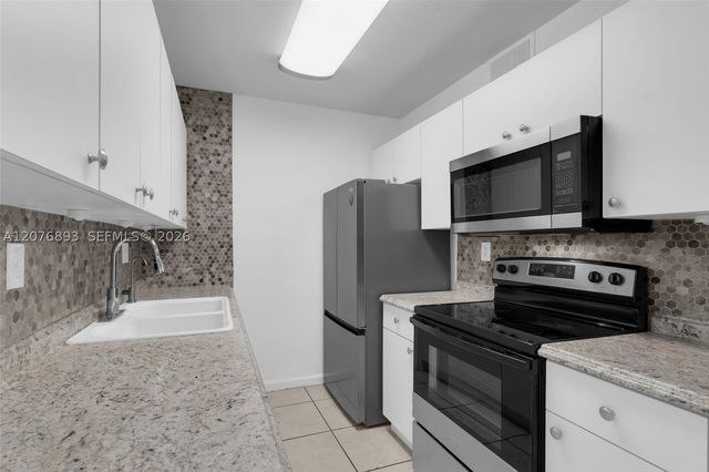 7100 Fairway Dr K11, Miami Lakes, FL 33014