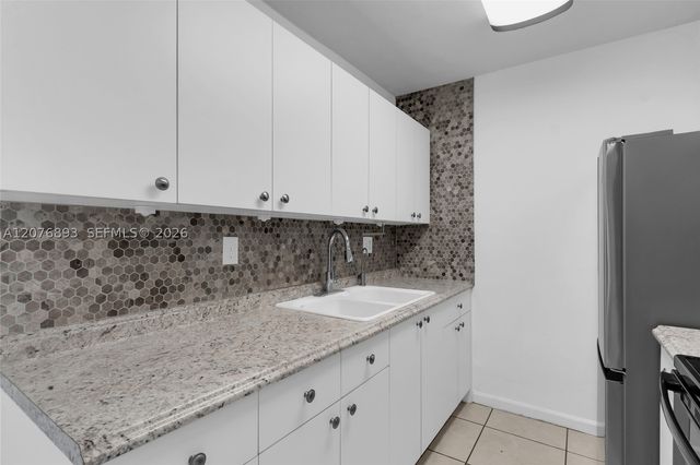 7100 Fairway Dr K11, Miami Lakes, FL 33014
